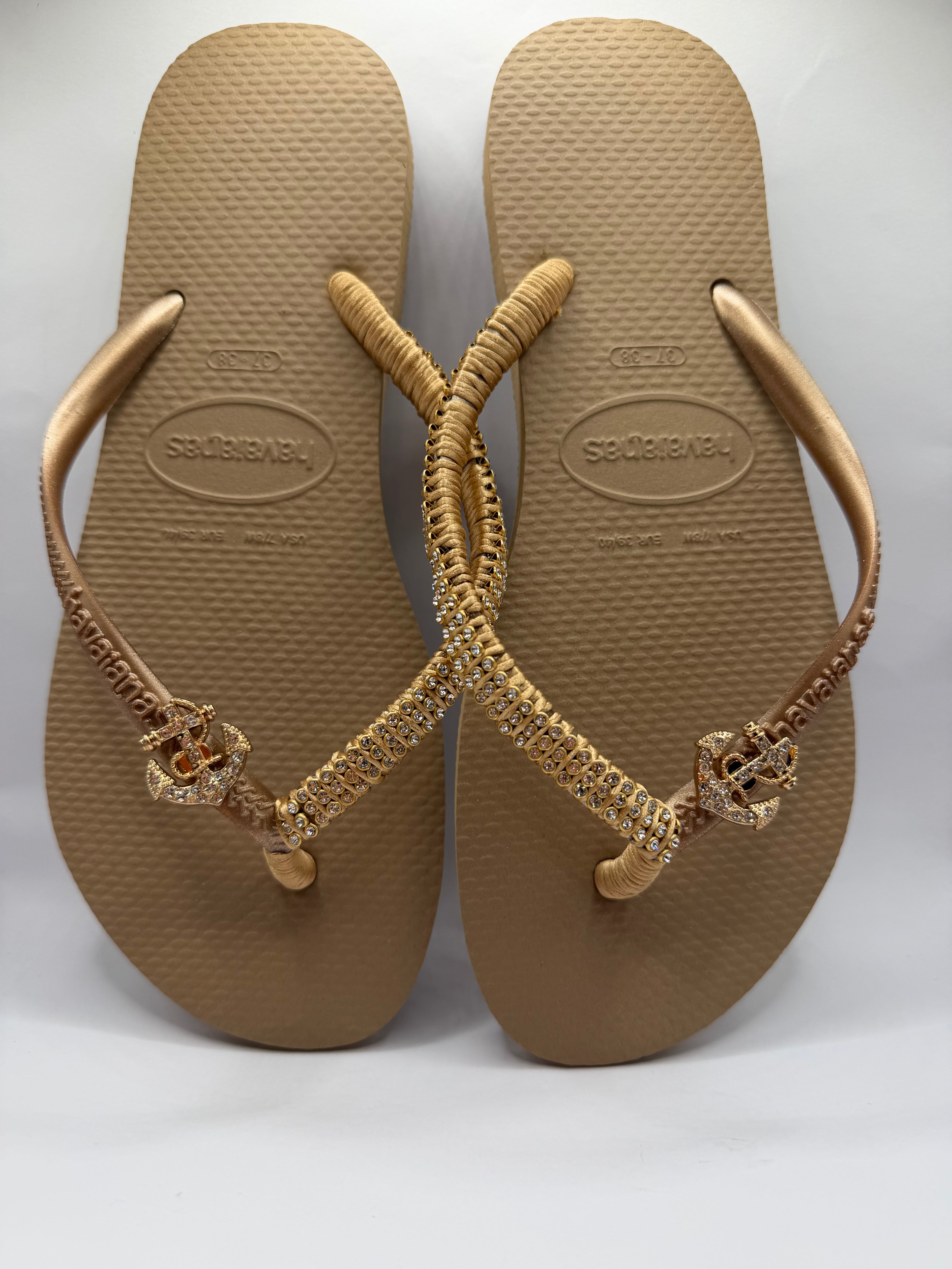 Diamond flip flop with anchor details