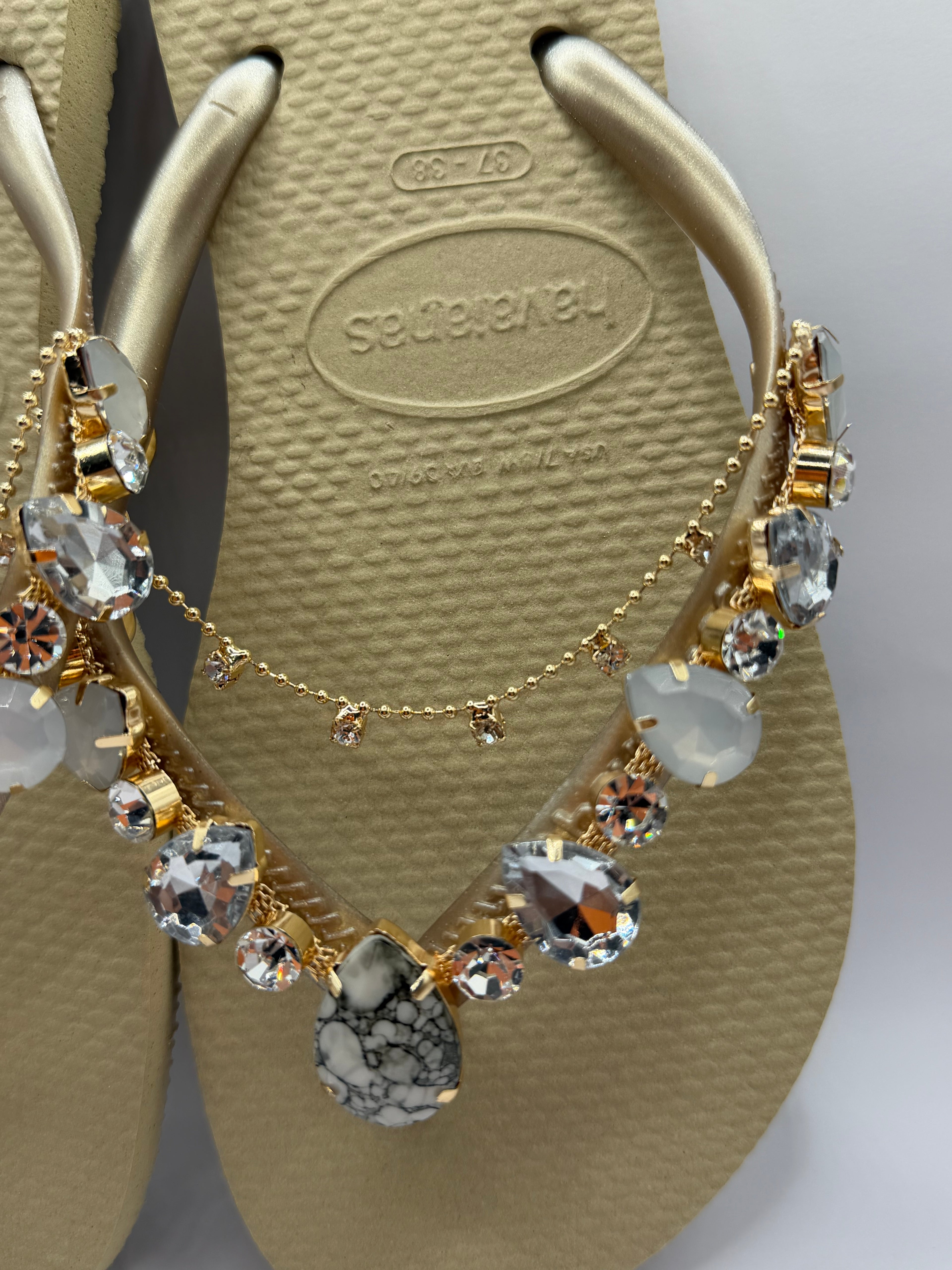 Diamond Flip Flop with Charm Crystal  Bege