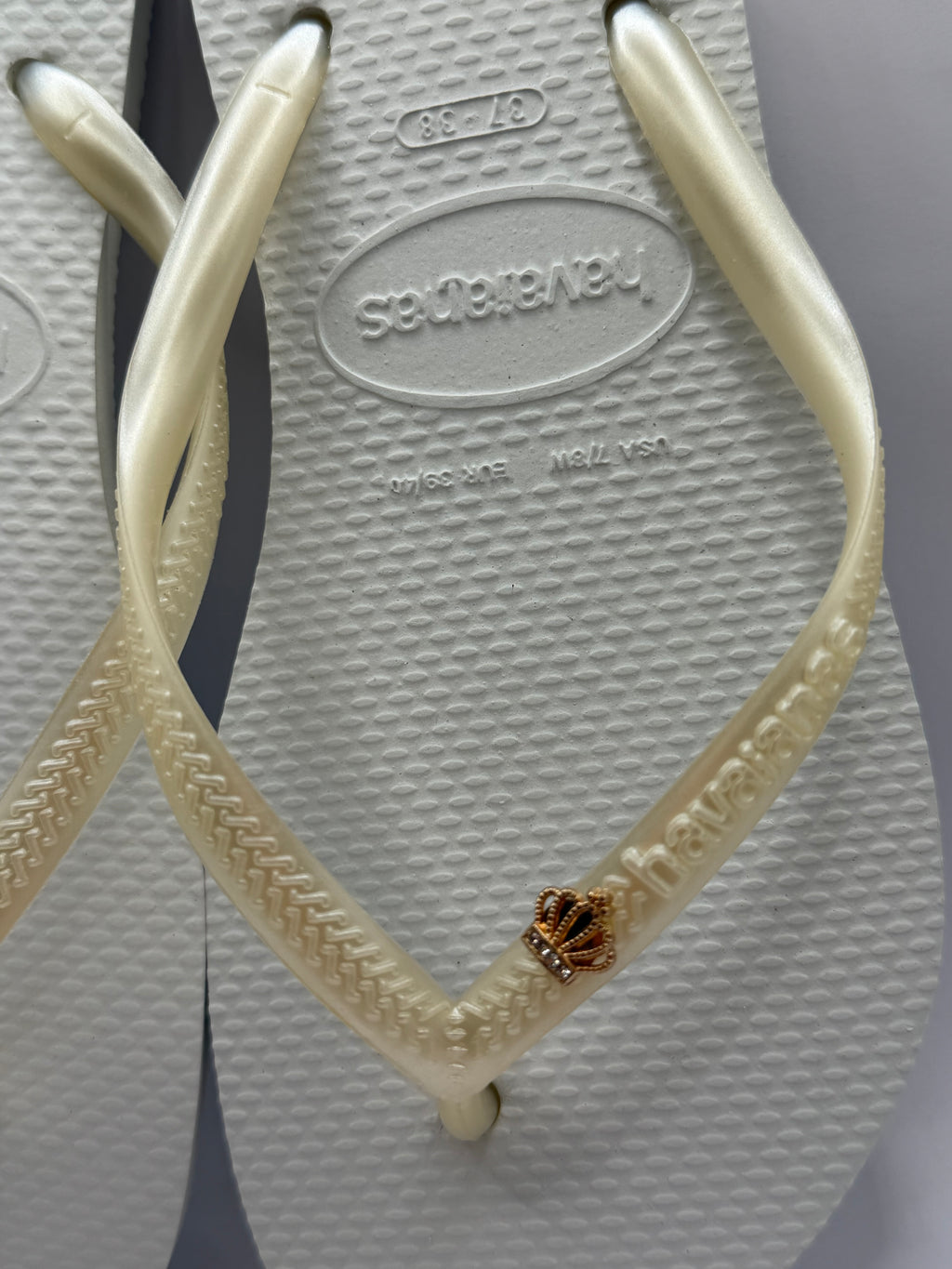 Diamond Flip Flop with Gold Detalis