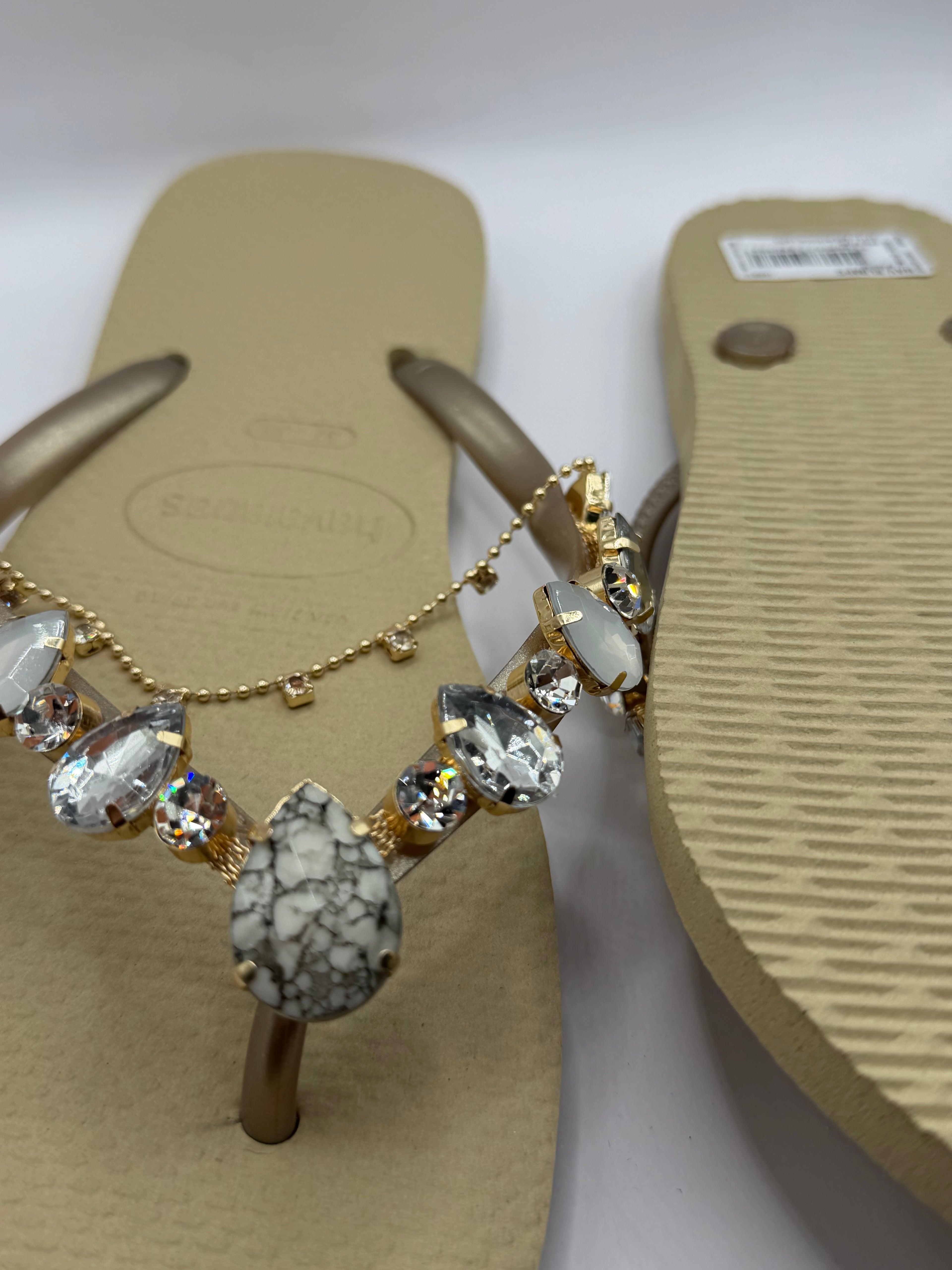 Diamond Flip Flop with Charm Crystal  Bege