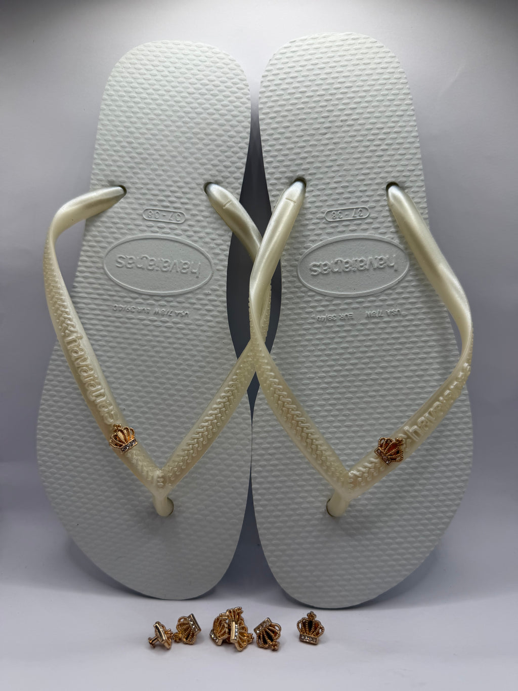 Diamond Flip Flop with Gold Detalis