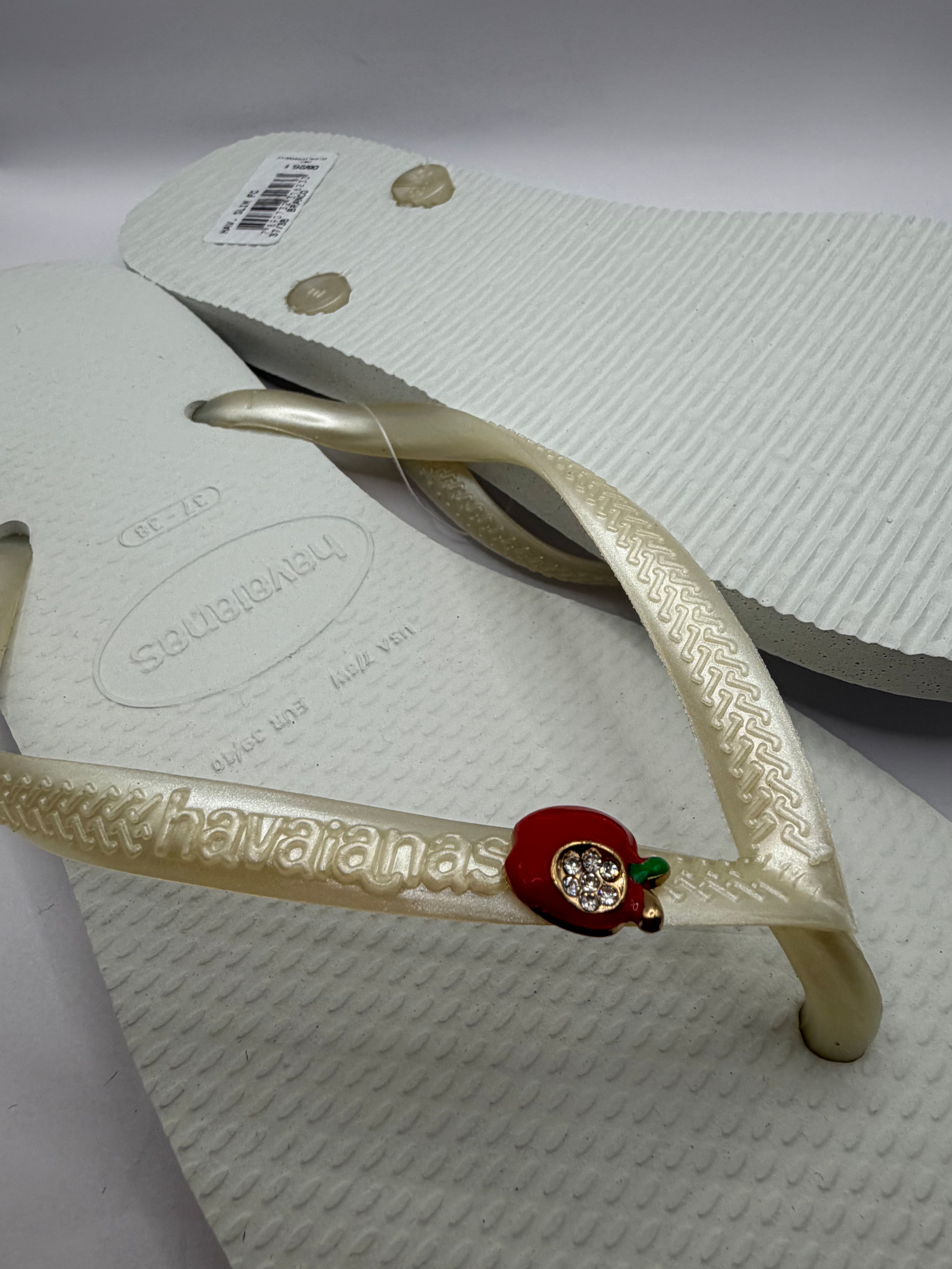 Diamond Flip Flop white with Apple details