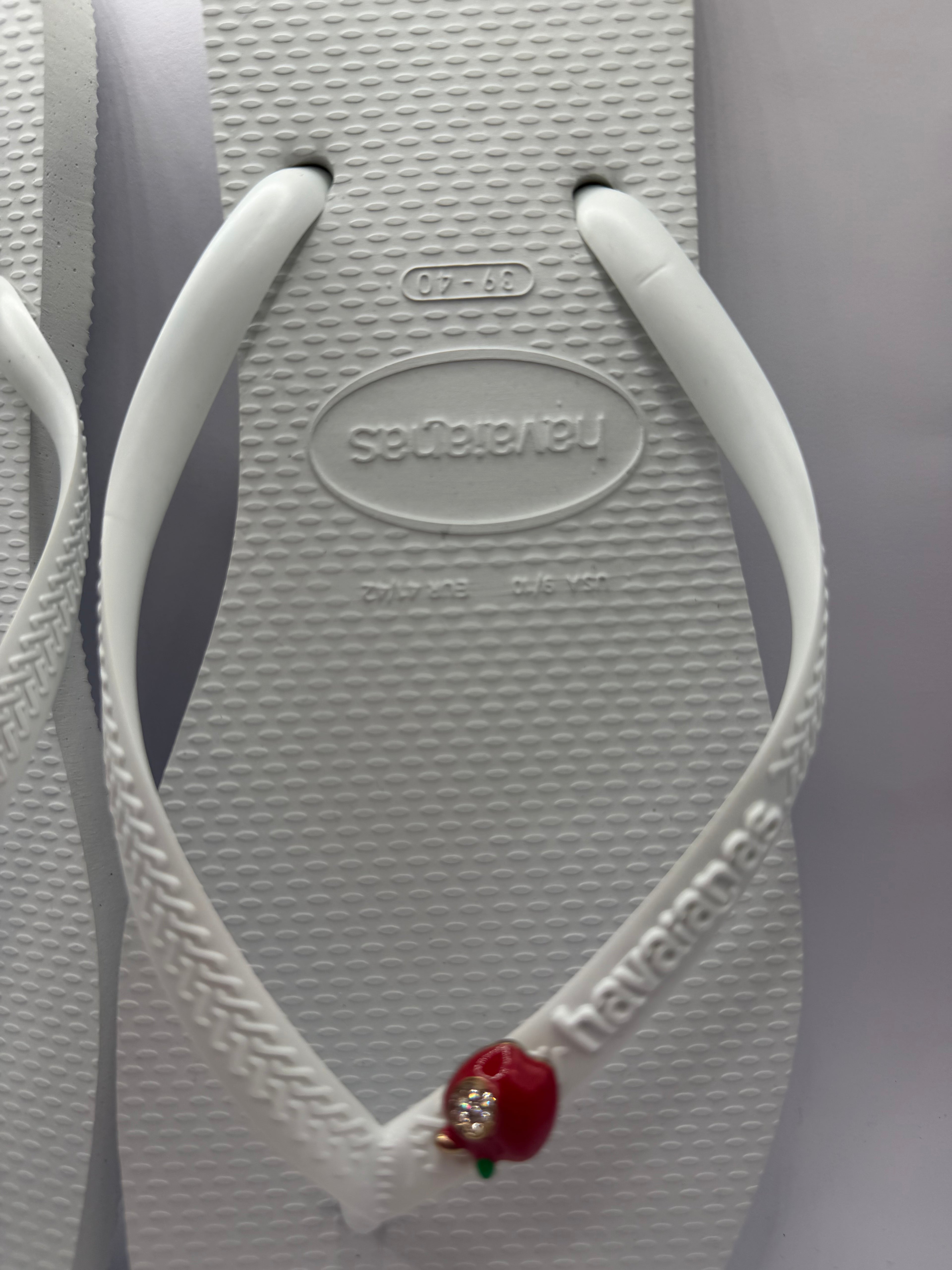Diamond Flip Flop Square with Apple Detalis White