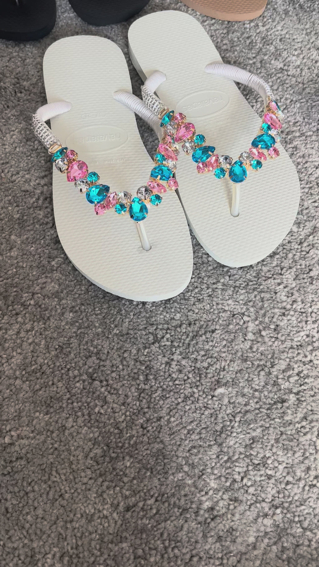Diamond Flip Flop Custon Slim with Crystal Details Black